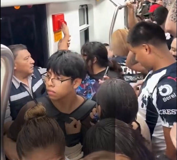 ¿La afición de Rayados fue violenta en el metro con una pasajera?