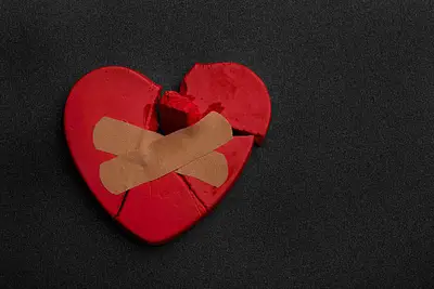 ¿El paracetamol y el perdón pueden aliviar un corazón roto?